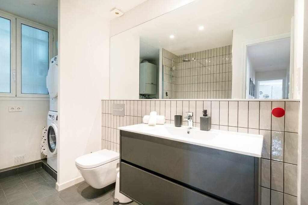 New Top Floor Apt With A Lot Of Light & Aircon Girona Exterior photo